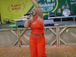 Marlena Martinelli im Wiesbauerzelt am 3.10.2024